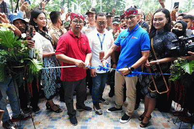 Menparekraf Sandiaga Salahuddin Uno meresmikan taman rekreasi The Carnival yang berada di Kabupaten Nganjuk, Jawa Timur, Sabtu (8/10/2022).