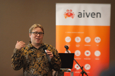 CTO dan Co-Founder Aiven Heikki Nousiainen memberikan paparan terkait kegiatan bisnis perusahaan Aiven kepada rekan media saat media briefing.