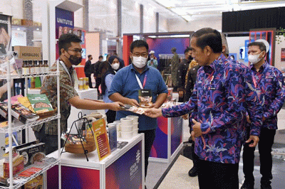 Presiden Joko Widodo memberikan sambutan pada saat meresmikan pembukaan Investor Daily Summit 2022 di Jakarta Convention Center (JCC), Jakarta.