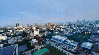 Gedung-gedung bertingkat menjulang tinggi sebagai pusat roda perekonomian Indonesia terlihat di kawasan Jakarta Pusat, Rabu (12/10/2022).