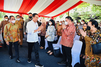 Presiden Joko Widodo meluncurkan vaksin Covid-19 buatan Bio Farma, IndoVac, di Pabrik PT Bio Farma (Persero), Kota Bandung, Provinsi Jawa Barat.