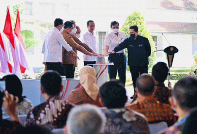 Presiden Joko Widodo meluncurkan vaksin Covid-19 buatan Bio Farma, IndoVac, di Pabrik PT Bio Farma (Persero), Kota Bandung, Provinsi Jawa Barat.