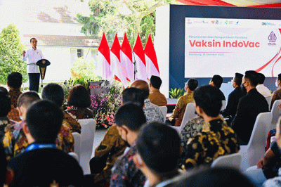 Presiden Joko Widodo meluncurkan vaksin Covid-19 buatan Bio Farma, IndoVac, di Pabrik PT Bio Farma (Persero), Kota Bandung, Provinsi Jawa Barat.