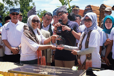 Menparekraf Sandiaga Uno saat meninjau Desa Wisata Kambo yang berlokasi di Kecamatan Mungkajang, Kota Palopo, Sulawesi Selatan, Rabu (12/10/2022).
