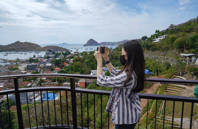Wamenparekraf Angela Tanoesoedibjo mendukung pengembangan dan pengelolaan kawasan pariwisata di Labuan Bajo, Manggarai Barat, NTT.