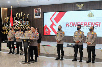 Teddy akan diperiksa lebih lanjut oleh Propam Polri terkait dugaan pelanggaran etik dengan ancaman pemecatan, serta diproses secara pidana.