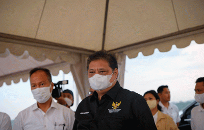 Menko Airlangga Hartarto melakukan kunjungan ke KIT Batang di Desa Ketanggan, Kecamatan Gringsing, Kabupaten Batang, Jawa Tengah, Kamis (13/10/2022).