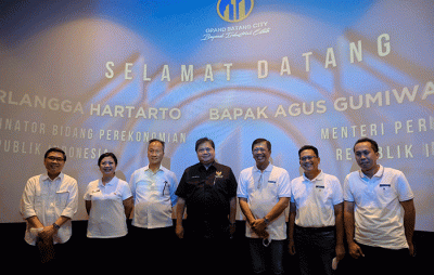 Menko Airlangga Hartarto melakukan kunjungan ke KIT Batang di Desa Ketanggan, Kecamatan Gringsing, Kabupaten Batang, Jawa Tengah, Kamis (13/10/2022).