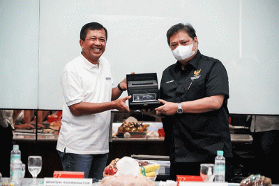 Menko Airlangga Hartarto melakukan kunjungan ke KIT Batang di Desa Ketanggan, Kecamatan Gringsing, Kabupaten Batang, Jawa Tengah, Kamis (13/10/2022).