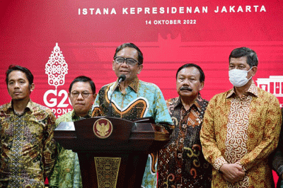 Presiden Joko Widodo menerima laporan hasil investigasi Tim Gabungan Independen Pencari Fakta Tragedi Stadion Kanjuruhan Malang, di Istana Merdeka.