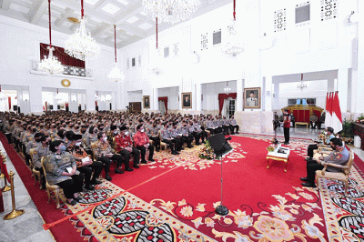 Presiden Joko Widodo melakukan pertemuan dengan jajaran Kepolisian Negara Republik Indonesia (Polri) di Istana Negara, Jakarta, Jumat (14/10/2022).