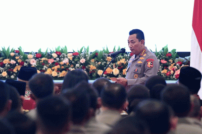 Presiden Joko Widodo melakukan pertemuan dengan jajaran Kepolisian Negara Republik Indonesia (Polri) di Istana Negara, Jakarta, Jumat (14/10/2022).