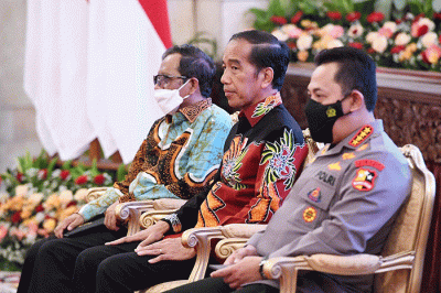 Presiden Joko Widodo melakukan pertemuan dengan jajaran Kepolisian Negara Republik Indonesia (Polri) di Istana Negara, Jakarta, Jumat (14/10/2022).