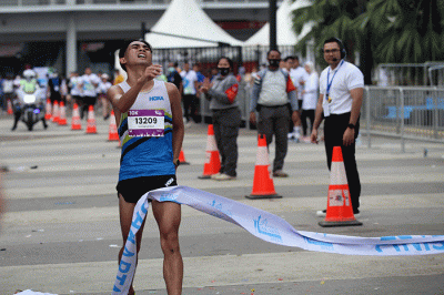 Menparekraf Sandiaga Uno saat menghadiri Jakarta Marathon 2022 di Jakarta, Minggu (16/10/2022).