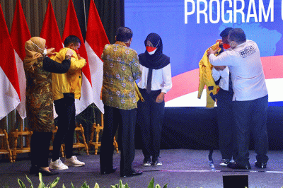 Presiden Joko Widodo melepas pekerja migran Indonesia (PMI) skema government to government (G to G) ke Korea Selatan di Hotel El Royale, Jakarta.
