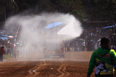 Joki memacu kuda pada ajang pacu kuda Alek Anak Nagari Pacu Kuda Open Race 2022 di Lapangan Dang Tuanku, Kabupaten Tanah Datar, Sumatera Barat.