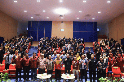 Sekjen Anwar Kemenaker memberikan Kuliah Umum bertema 
