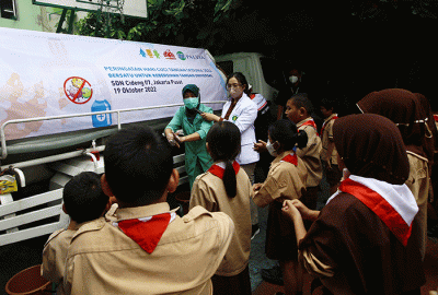 Edukasi cara mencuci tangan kepada siswa SDN Cideng 07, Jakarta Pusat, Rabu (19/10/2022).