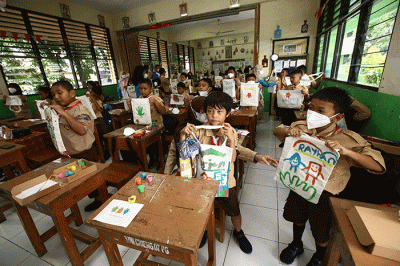 Edukasi cara mencuci tangan kepada siswa SDN Cideng 07, Jakarta Pusat, Rabu (19/10/2022).