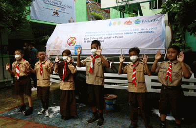Edukasi cara mencuci tangan kepada siswa SDN Cideng 07, Jakarta Pusat, Rabu (19/10/2022).