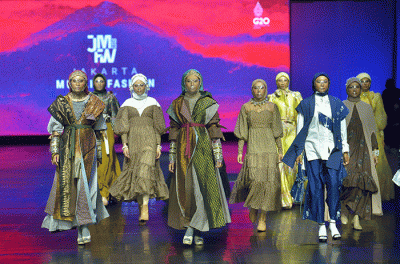 Wakil Presiden Ma'ruf Amin memberikan sambutan dalam pembukaan Jakarta Muslim Fashion Week (JMFW) 2023 di ICE, BSD City, Banten, Kamis (20/10/2022).