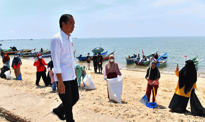 Presiden Joko Widodo mengunjungi Kampung Nelayan Tanjung Laut sekaligus berdialog dengan para nelayan di Kabupaten Bangka Barat.