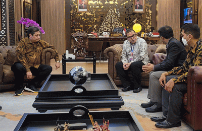 Menteri Koordinator Bidang Perekonomian Airlangga Hartarto menorehkan catatan emas dengan menjadi salah satu dari lima penerima Priyadarshni Academy 2021.