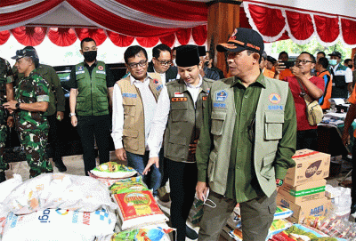 Kepala Badan Nasional Penanggulangan Bencana (BNPB) Letjen TNI Suharyanto, meninjau penanganan bencana banjir di Kabupaten Trenggalek, Jawa Timur.