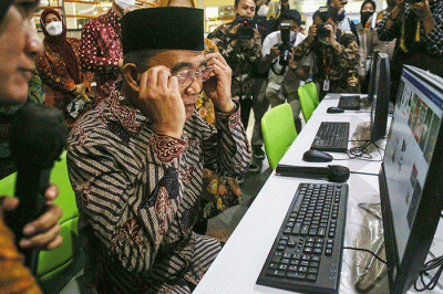 Menteri Koordinator Bidang Pembangunan Manusia dan Kebudayaan Muhadjir Effendy melakukan pantauan secara langsung aktivitas Mal Layanan Publik.