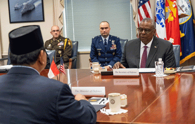 Menteri Pertahanan Prabowo Subianto melaksanakan pertemuan dengan Menteri Pertahanan Amerika Serikat Lloyd J. Austin III di Gedung Pentagon.