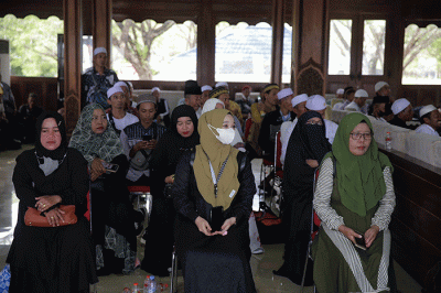Jhonlin Group kembali memberangkatkan umroh gratis untuk 70 orang warga Tanah Bumbu yang diberangkatkan melalui bandara udara Bersujud, Tanah Bumbu.