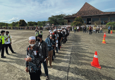Jhonlin Group kembali memberangkatkan umroh gratis untuk 70 orang warga Tanah Bumbu yang diberangkatkan melalui bandara udara Bersujud, Tanah Bumbu.
