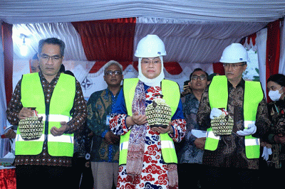 Menteri Ketenagakerjaan Ida Fauziyah melakukan peletakan batu pertama pembangunan Unit Pelayanan Teknis Pusat (UPTP) Balai Latihan Kerja Bantul.