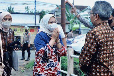 Menteri Ketenagakerjaan Ida Fauziyah melakukan peletakan batu pertama pembangunan Unit Pelayanan Teknis Pusat (UPTP) Balai Latihan Kerja Bantul.