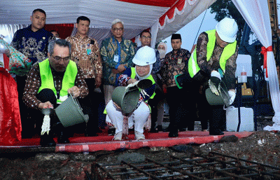 Menteri Ketenagakerjaan Ida Fauziyah melakukan peletakan batu pertama pembangunan Unit Pelayanan Teknis Pusat (UPTP) Balai Latihan Kerja Bantul.