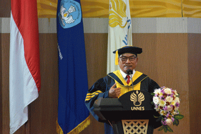Kepala Staf Kepresidenan Jenderal TNI (Purn) Dr Dr (HC) Moeldoko SIP MSi, menerima penganugerahan gelar Doktor Kehormatan Honoris Causa.