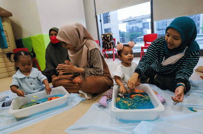 Sejumlah ibu dan anak saat mengikuti wokshop parenting Edukasi Konservasi bertajuk 