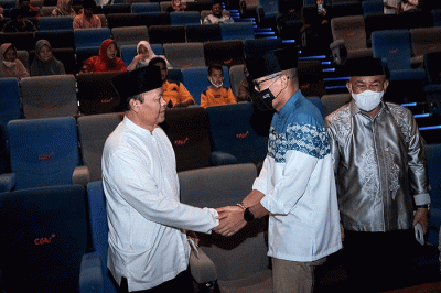 Menparekraf Sandiaga Uno saat nonton bareng (nobar) Film Jejak 2 Ulama di CGV Depok Mall, Kota Depok, Sabtu (22/10/2022).