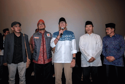 Menparekraf Sandiaga Uno saat nonton bareng (nobar) Film Jejak 2 Ulama di CGV Depok Mall, Kota Depok, Sabtu (22/10/2022).
