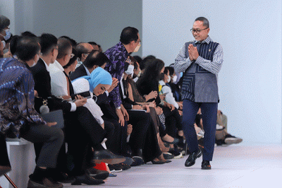 Menteri Perdagangan Zulkifli Hasan memberikan sambutannya saat membuka Jakarta Fashion Week (JFW) 2023 di Pondok Indah Mall (PIM) 3, Jakarta Selatan.