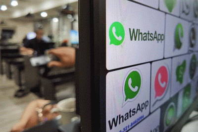 Aplikasi WhatsApp sempat down secara tiba-tiba. Pedagang online pun kalang kabut, karena transaksi dan percakapan dilakukan melalui WhatsApp.