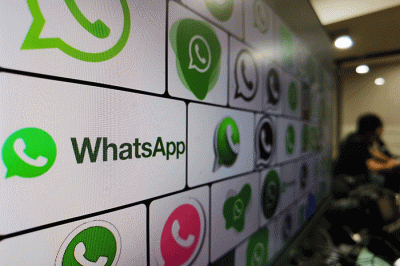 Aplikasi WhatsApp sempat down secara tiba-tiba. Pedagang online pun kalang kabut, karena transaksi dan percakapan dilakukan melalui WhatsApp.