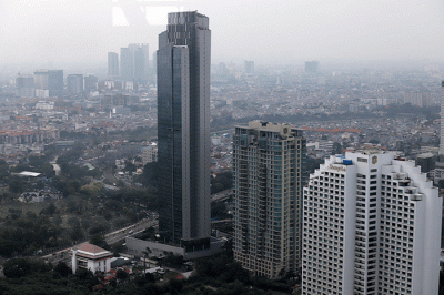 Permukiman warga dan gedung bertingkat terlihat dari ketinggian di kawasan Jakarta Pusat, Rabu (26/10/2022).