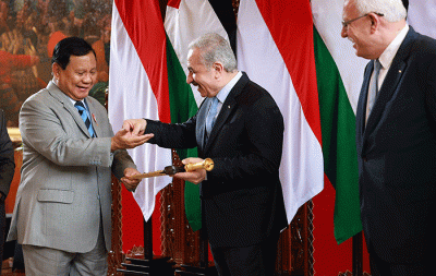 Menteri Pertahanan Prabowo Subianto menerima kunjungan resmi Perdana Menteri Palestina Mohammed Ibrahim Shtayyeh di Kementerian Pertahanan.