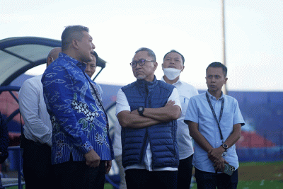 Menteri Perdagangan (Mendag) Zulkifli Hasan menyempatkan diri mendatangi stadion Kanjuruhan, Malang, Jawa Timur, Jumat (28/10/2022).
