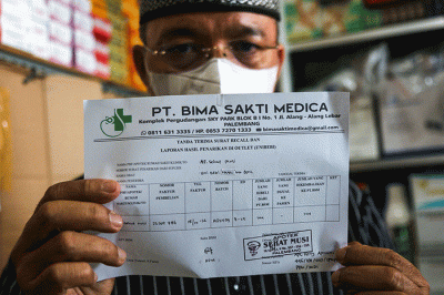 Wakil Wali Kota Palembang Fitrianti Agustinda bersama BBPOM Palembang dan instansi terkait melakukan sidak ke apotek di Gedung Pasar 16 Ilir Palembang.