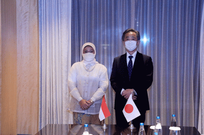 Menteri Ketenagakerjaan Ida Fauziyah melakukan pertemuan bilateral dengan Wakil Menteri Tenaga Kerja, dan Kesejahteraan Jepang, Yoji Kobayashi.
