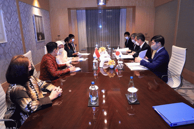 Menteri Ketenagakerjaan Ida Fauziyah melakukan pertemuan bilateral dengan Wakil Menteri Tenaga Kerja, dan Kesejahteraan Jepang, Yoji Kobayashi.