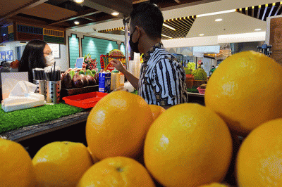 Suasana pembukaan The New Food Court, mengusung konsep pecinan dengan makanan khas Nusantara di Gajah Mada Plaza, Jakarta, Selasa (1/11/2022).