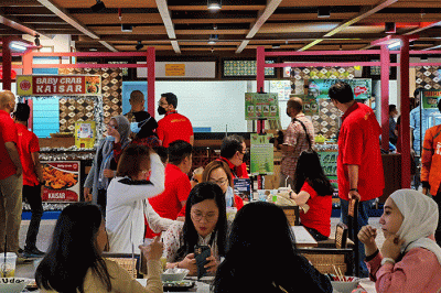 Suasana pembukaan The New Food Court, mengusung konsep pecinan dengan makanan khas Nusantara di Gajah Mada Plaza, Jakarta, Selasa (1/11/2022).